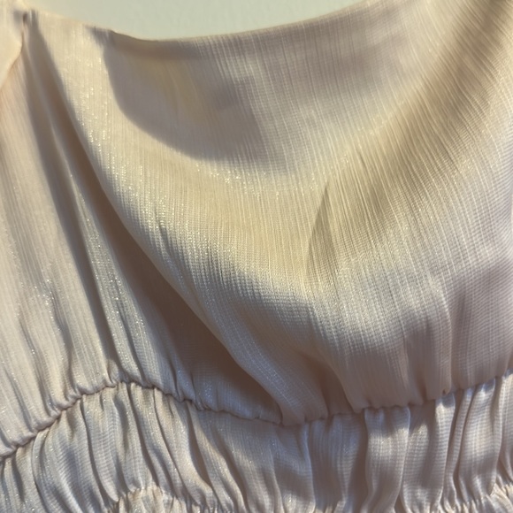 Astr champagne puff sleeve top with light shimmer - Picture 4 of 5